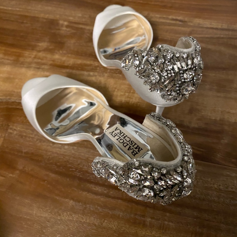 Bagdley Mishka White Rhinestone Heels Shoes 6.5 W - NWT